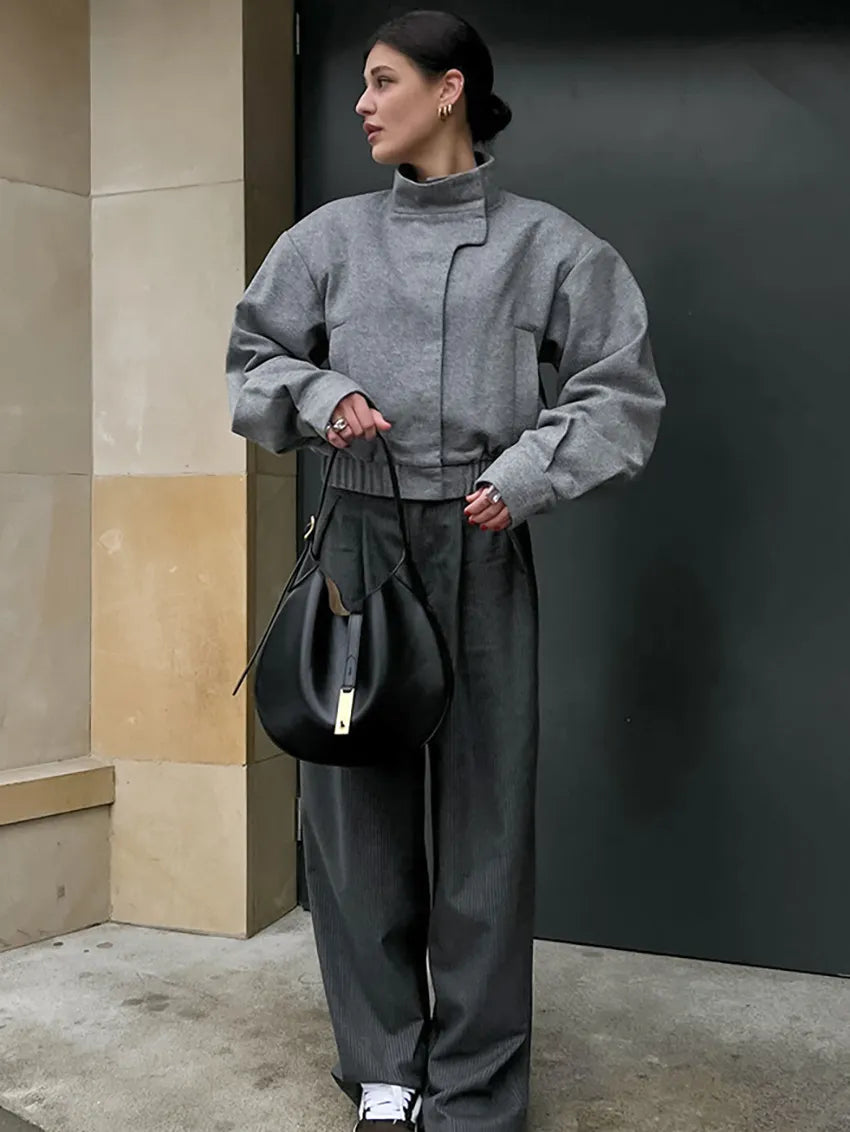 Veste courte légère à col montant pour temps frais