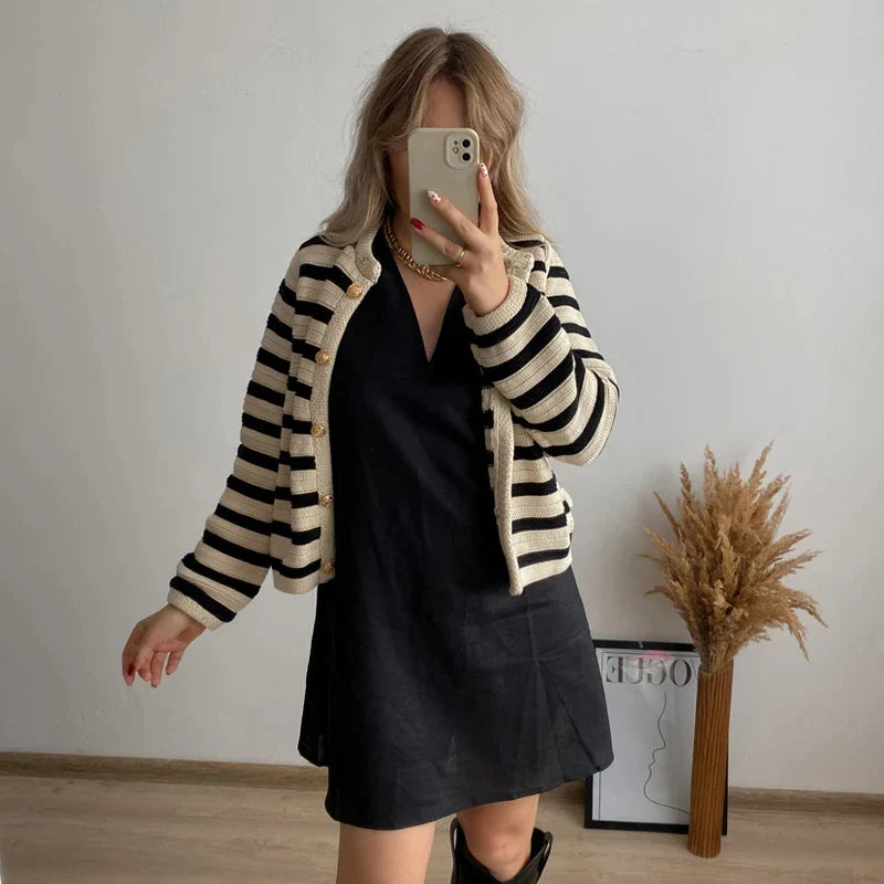 Sleeveless V-Neck A-Line Dress for Outdoor Festivities