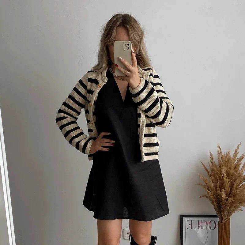 Sleeveless V-Neck A-Line Dress for Outdoor Festivities