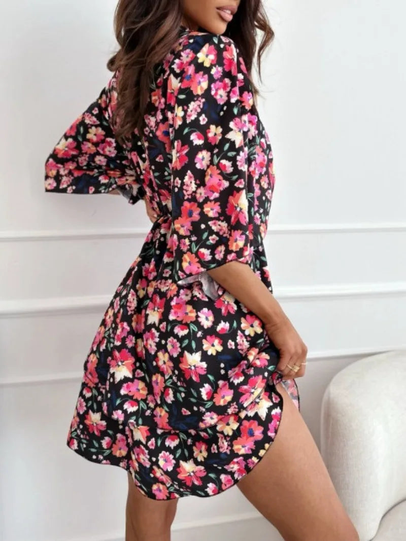 Geblümtes A-Linien-Kleid mit Kimonoärmeln
