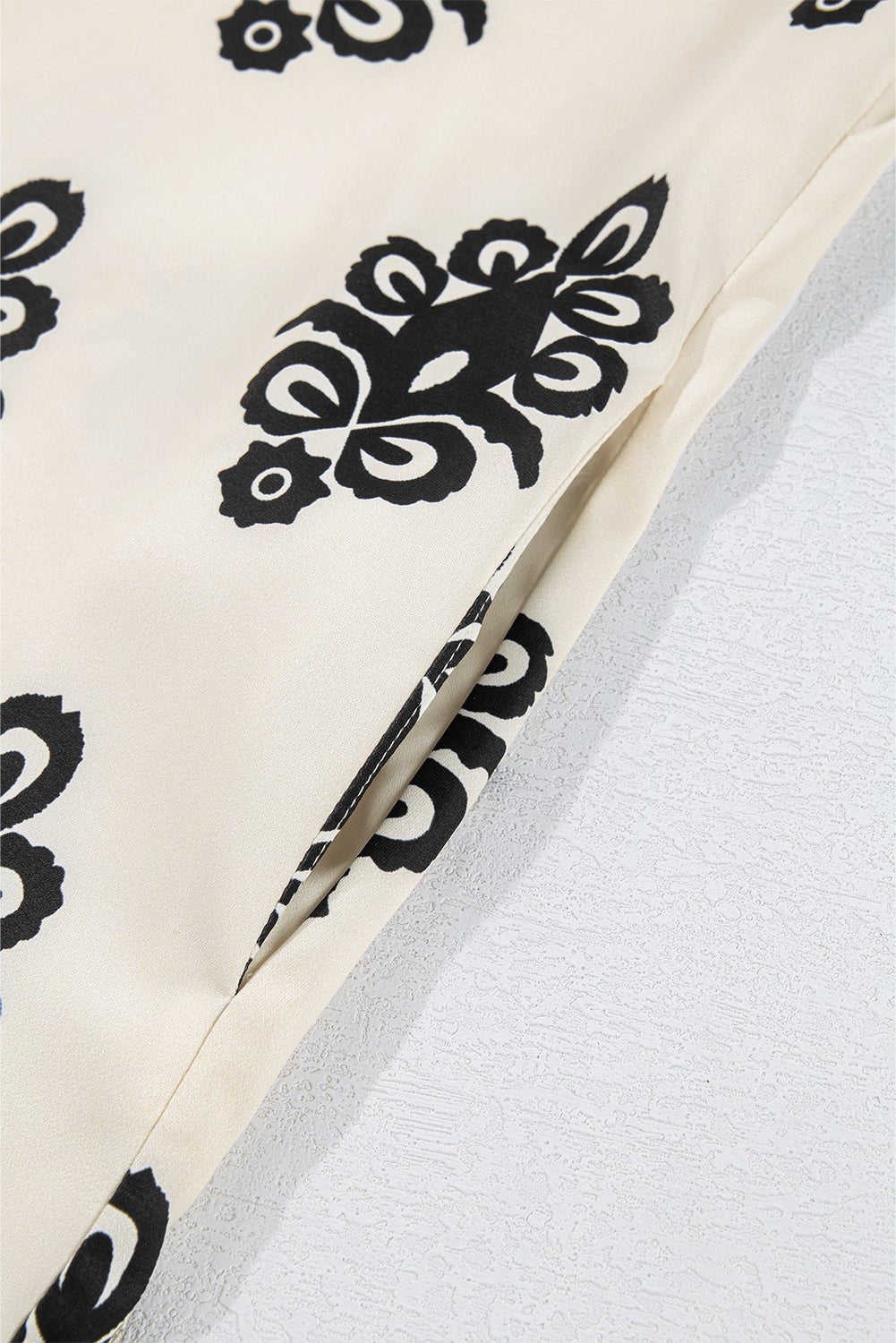 Mini Dresses - Casual Summer Dress with Geometric Print and Bow