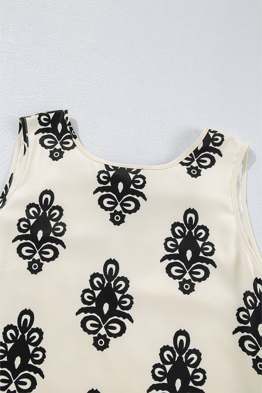 Mini Dresses - Casual Summer Dress with Geometric Print and Bow