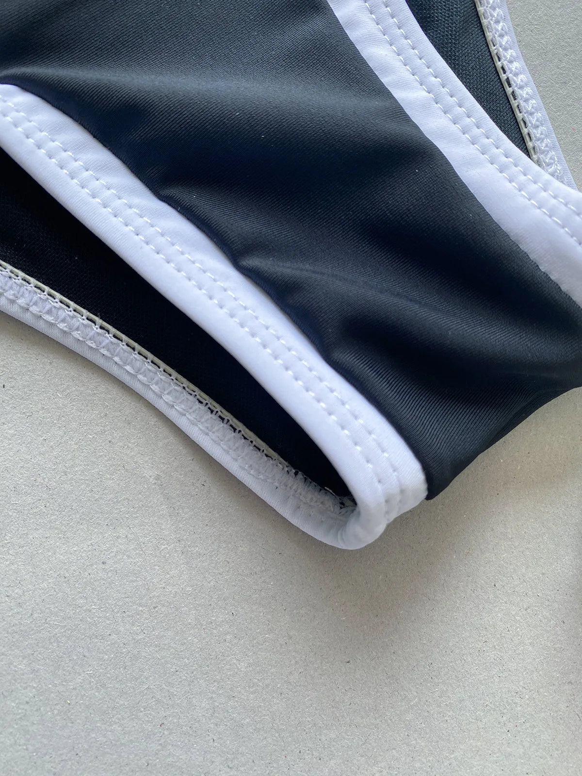 Spring/Summer Contrast Binding One-Piece Swimsuit