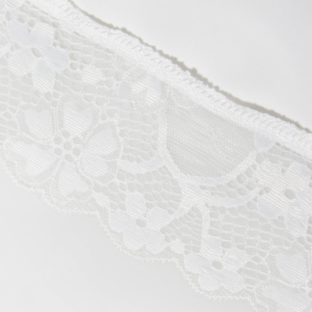Rückenfreier Mini-Anhänger im Boho-Stil mit Spitzendetail