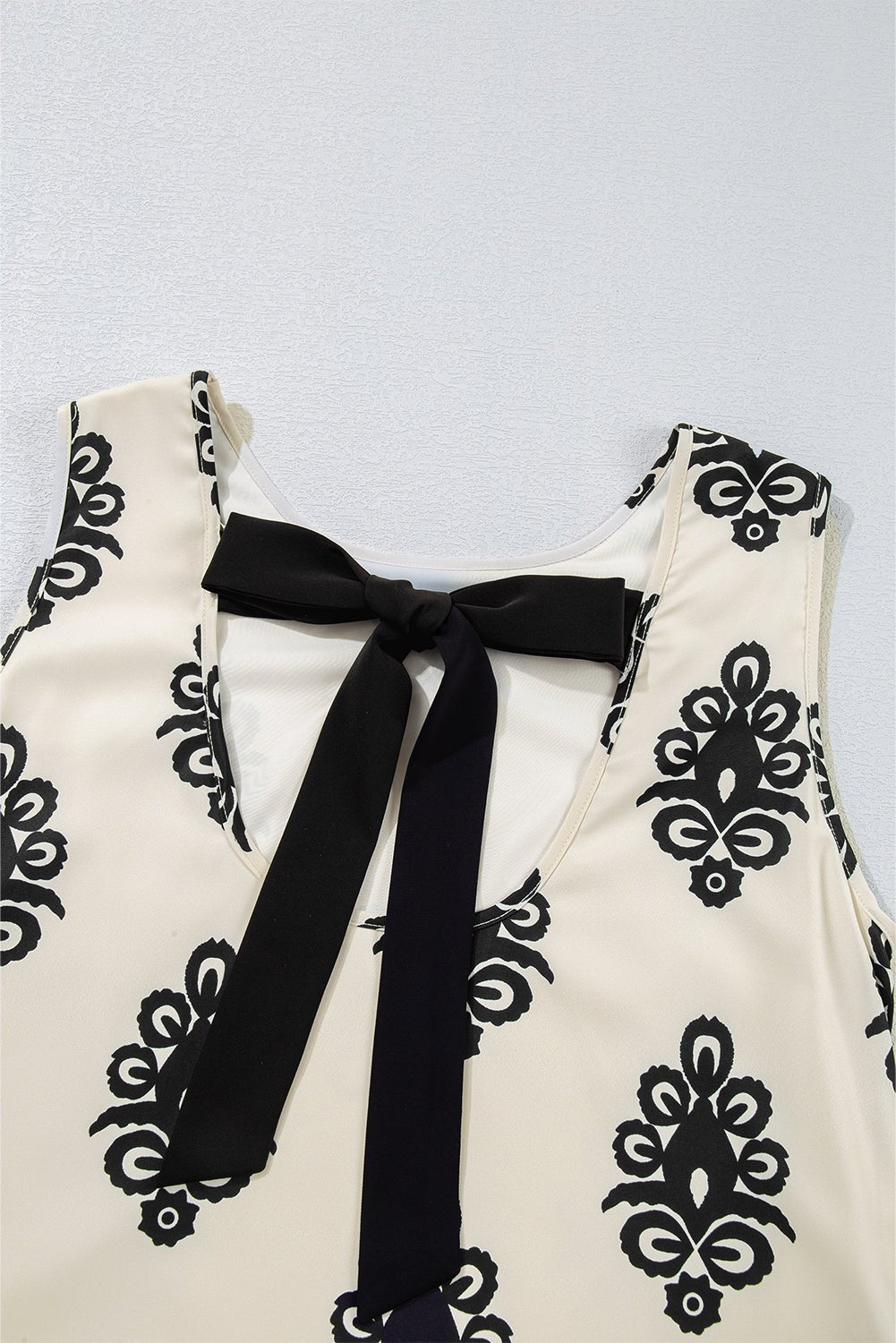 Mini Dresses - Casual Summer Dress with Geometric Print and Bow