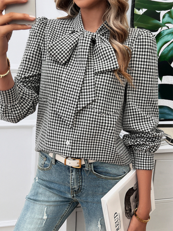 Elegante Gingham-Bluse mit Fliege – Perfekt fürs Büro