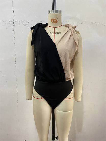 Bodysuit mit V-Ausschnitt und Farbblockdesign - Oberteil mit Knoten an den Seiten für Damen