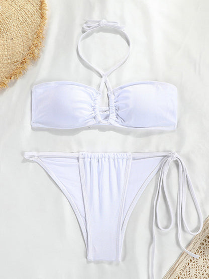 Zweiteilige Badebekleidung mit Polka Dots – Bandeau-BH und seitlich gebundener Bikini in Pfirsich