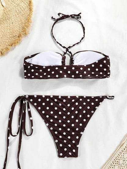 Zweiteilige Badebekleidung mit Polka Dots – Bandeau-BH und seitlich gebundener Bikini in Pfirsich