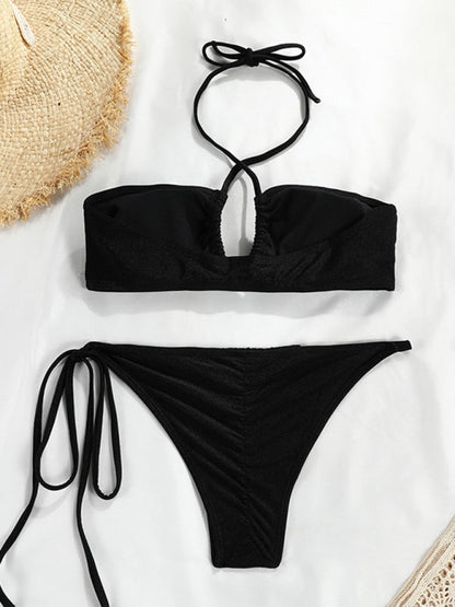 Zweiteilige Badebekleidung mit Polka Dots – Bandeau-BH und seitlich gebundener Bikini in Pfirsich