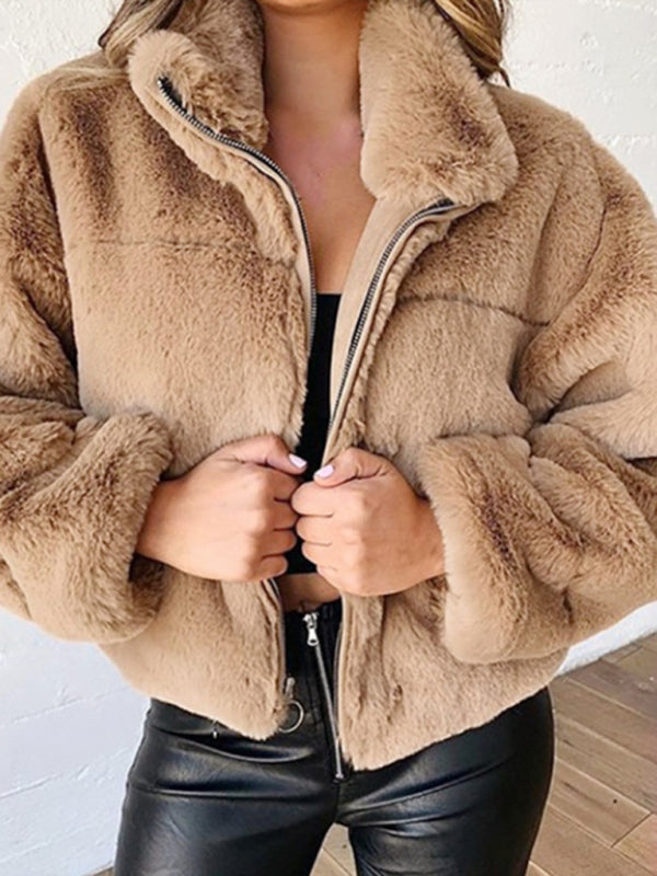 Jacke mit Stehkragen und Reißverschluss aus Kunstpelz
