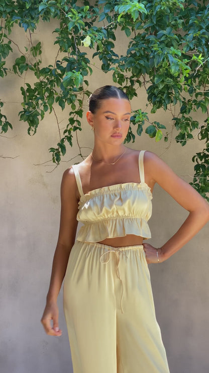 Zweiteiliger Freizeitanzug aus Satin – Cami-Crop-Top + Hosen-Set